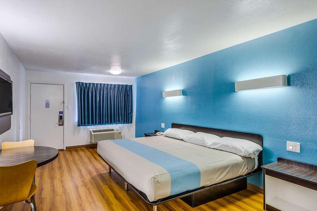 Motel 6 Fort Worth - Northside 객실 사진
