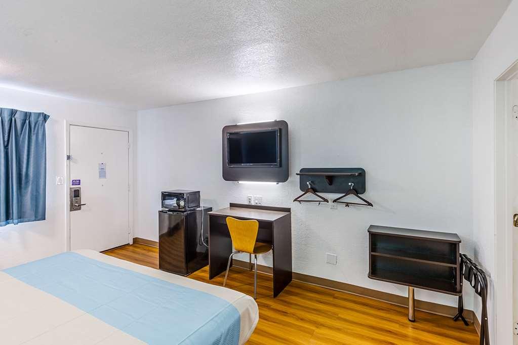 Motel 6 Fort Worth - Northside 객실 사진