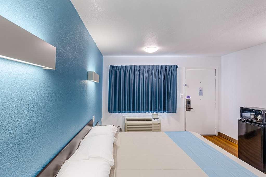 Motel 6 Fort Worth - Northside 객실 사진