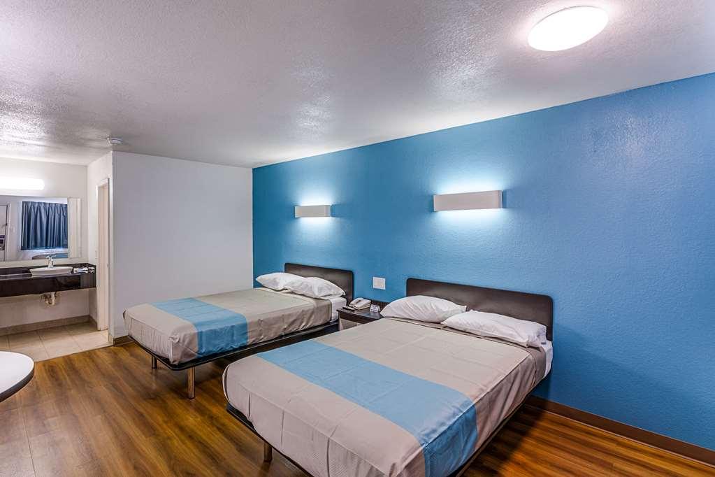 Motel 6 Fort Worth - Northside 객실 사진