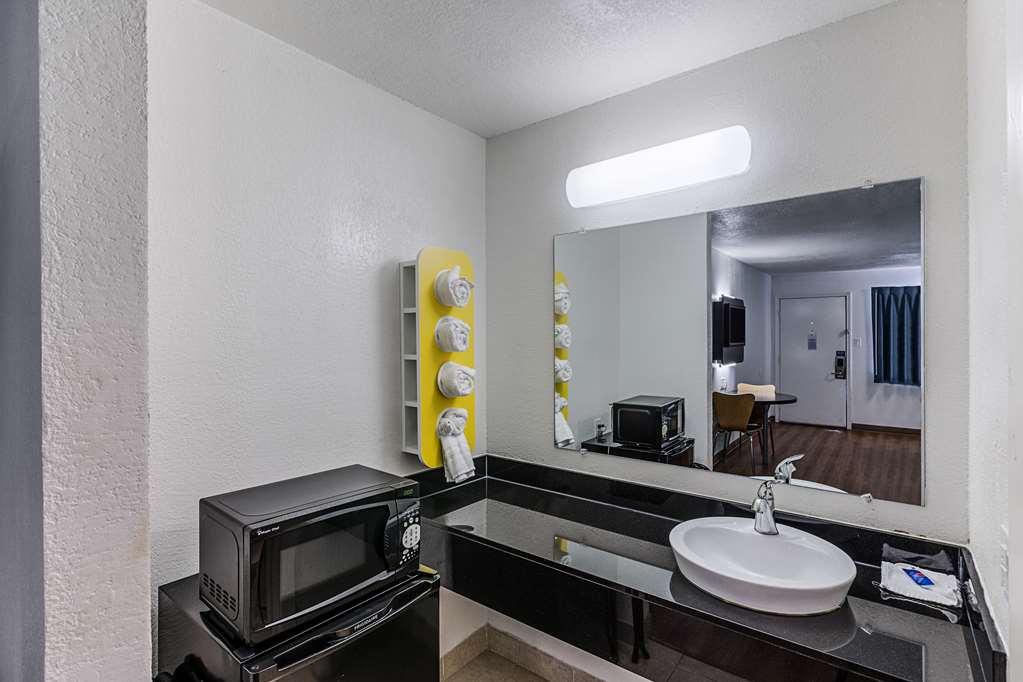 Motel 6 Fort Worth - Northside 객실 사진