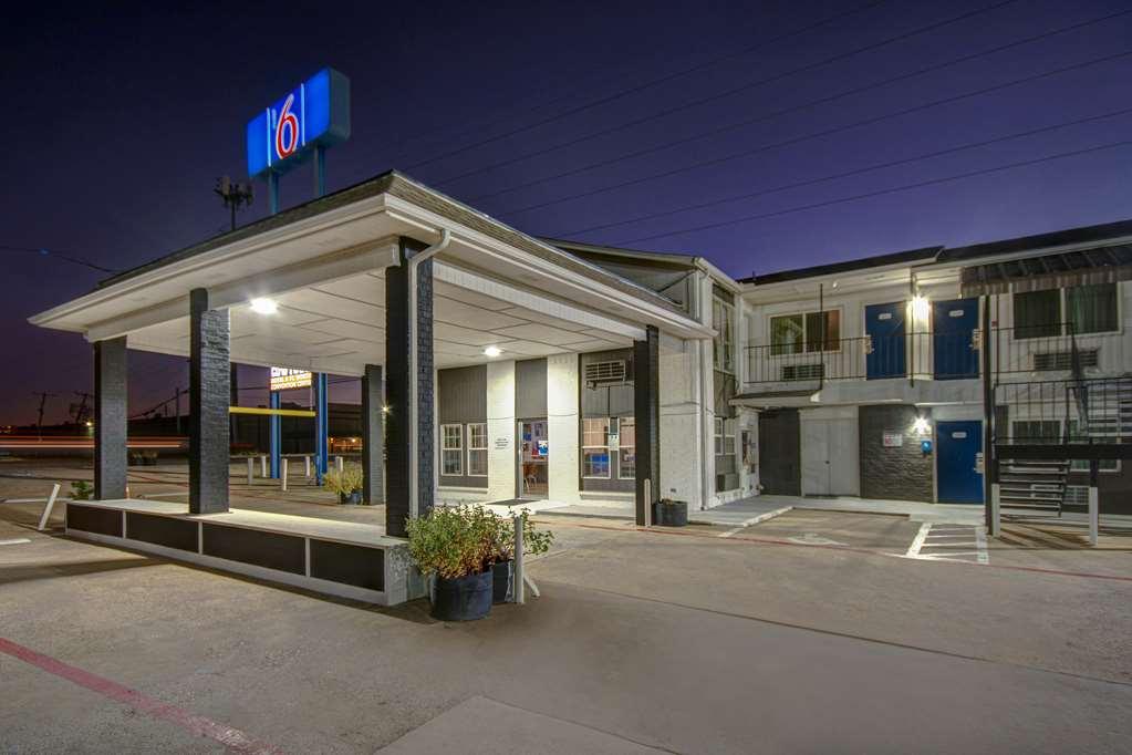Motel 6 Fort Worth - Northside 외부 사진