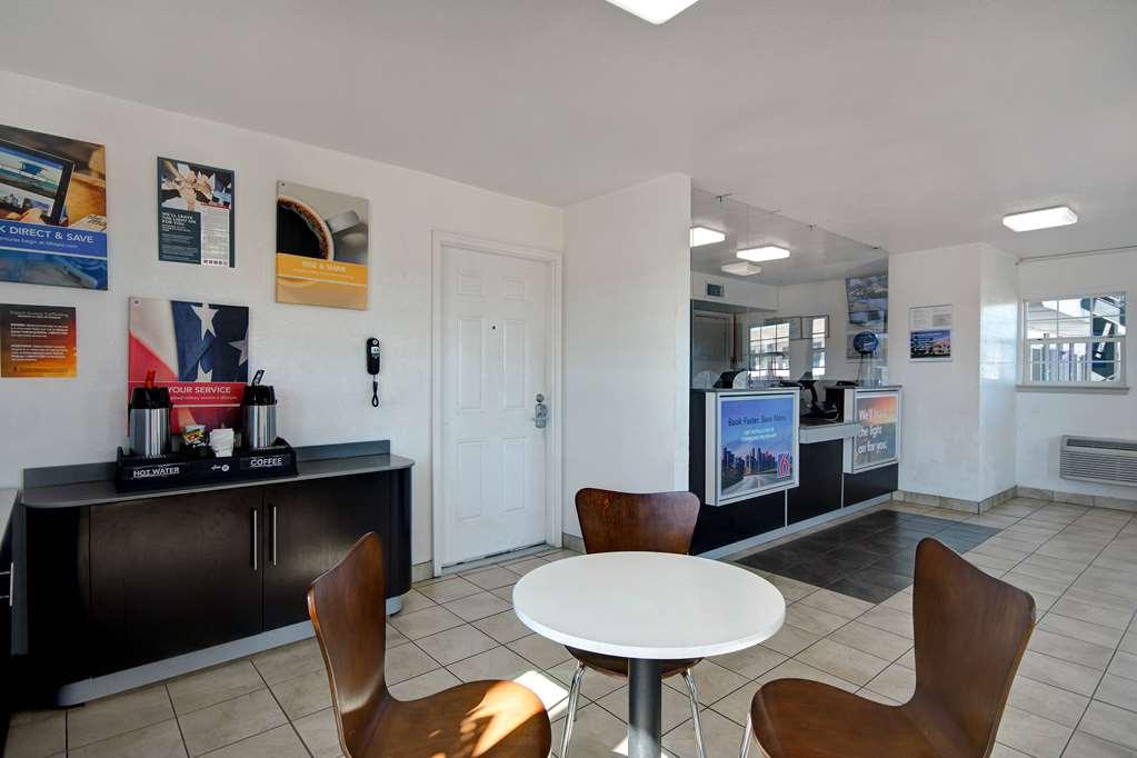 Motel 6 Fort Worth - Northside 외부 사진