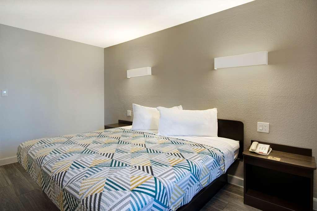 Motel 6 Fort Worth - Northside 객실 사진