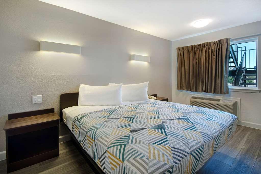 Motel 6 Fort Worth - Northside 객실 사진