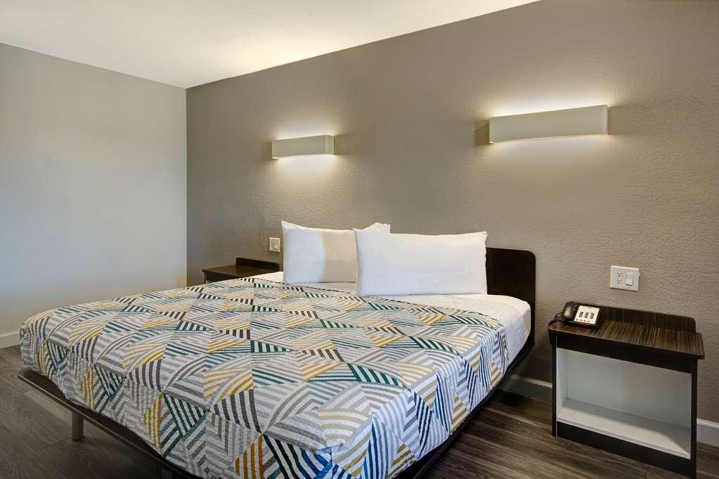 Motel 6 Fort Worth - Northside 객실 사진
