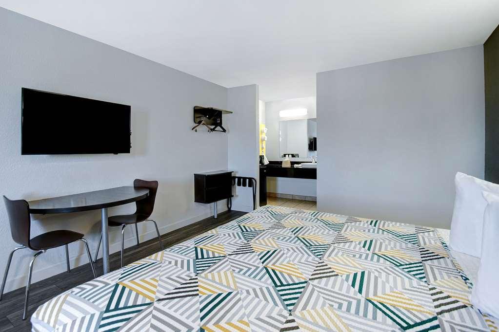 Motel 6 Fort Worth - Northside 객실 사진