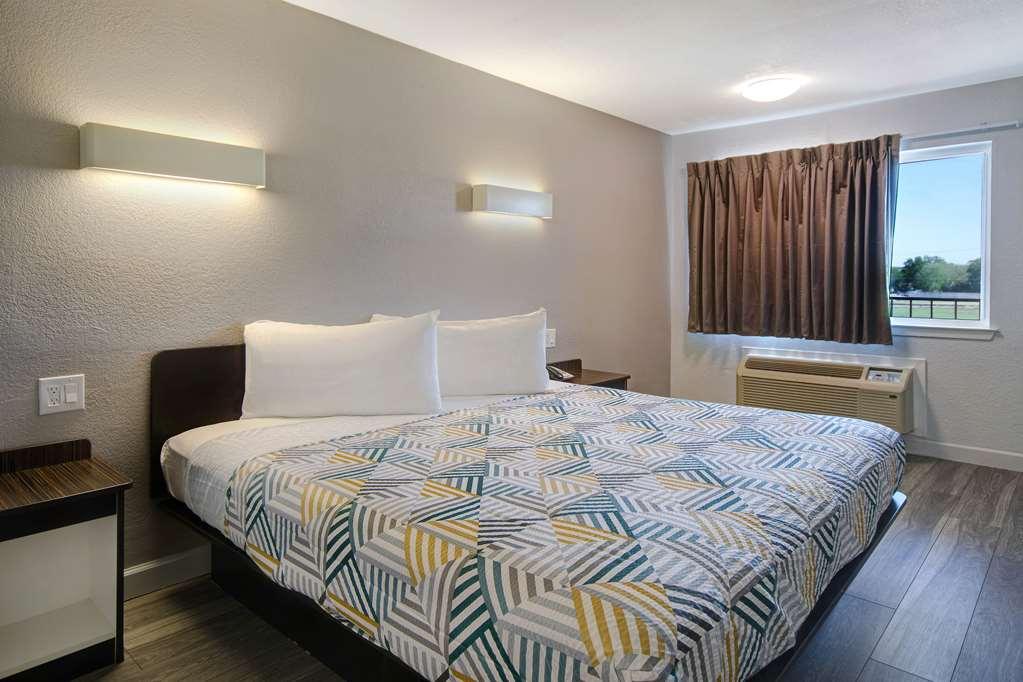 Motel 6 Fort Worth - Northside 객실 사진
