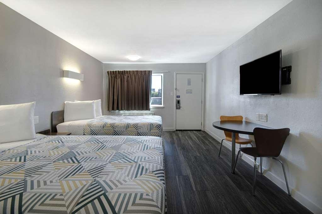 Motel 6 Fort Worth - Northside 객실 사진