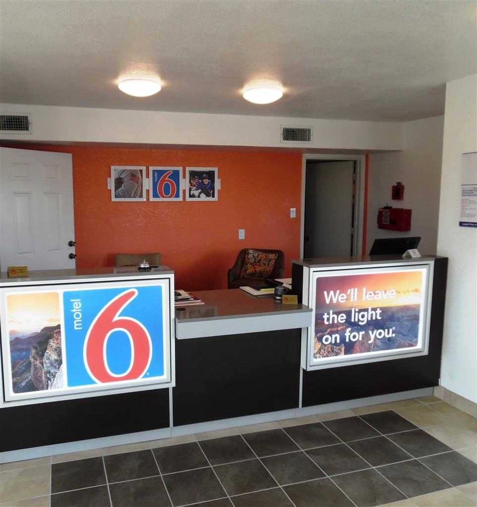 Motel 6 Fort Worth - Northside 내부 사진